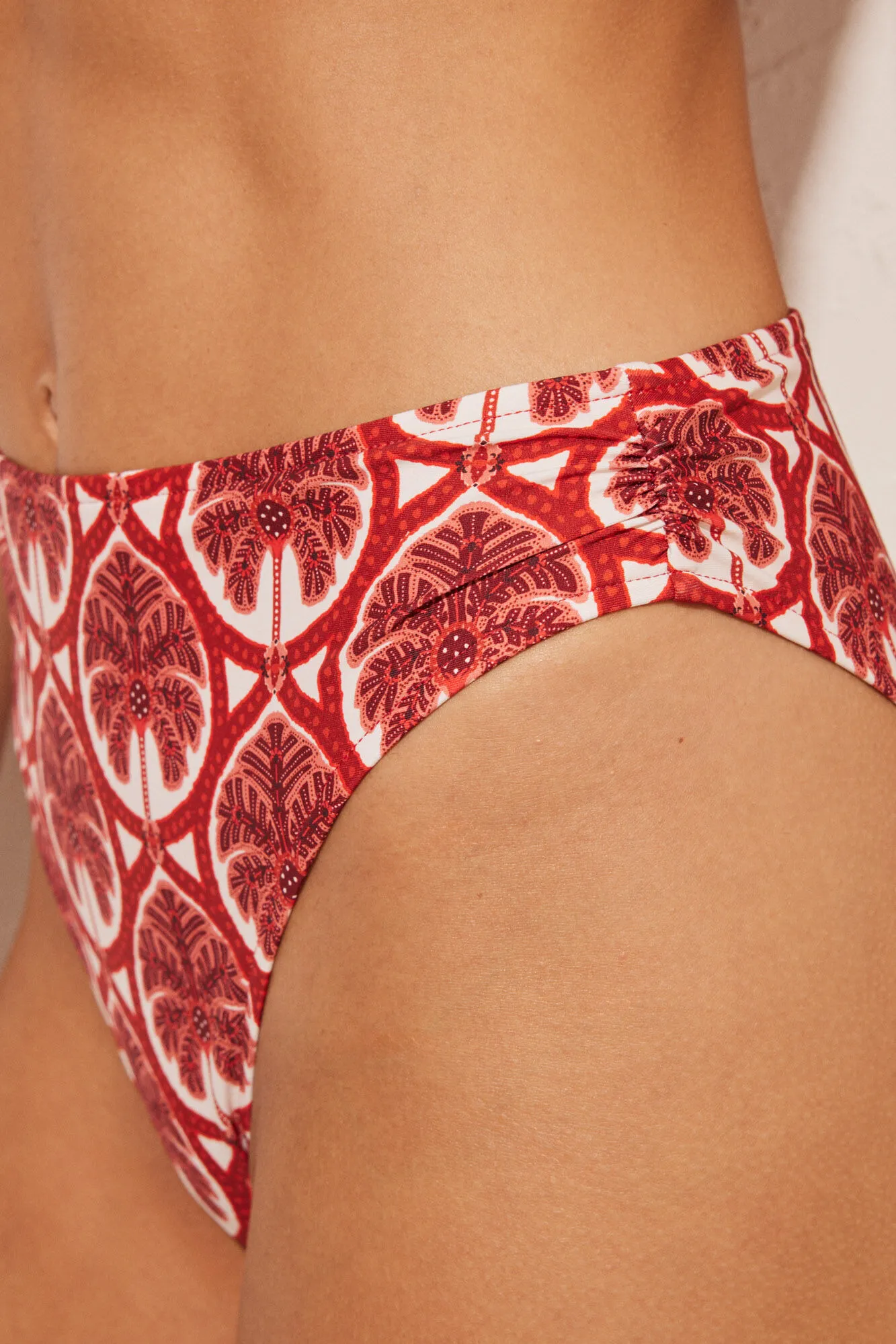 Braga bikini alta clásica rojo