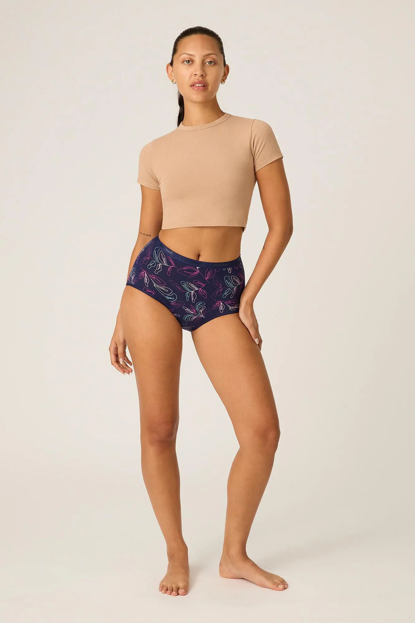 Braga menstrual clásica brief alta bambú Passion Vine Navy absorción moderada abundante 